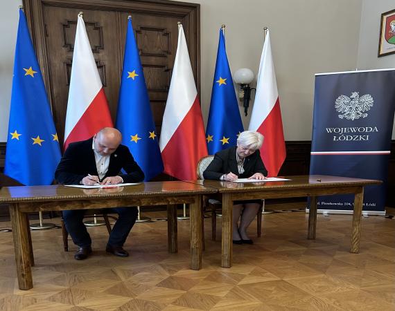 Podpisanie umowy na dofinansowanie żłobka w Bronisławowie